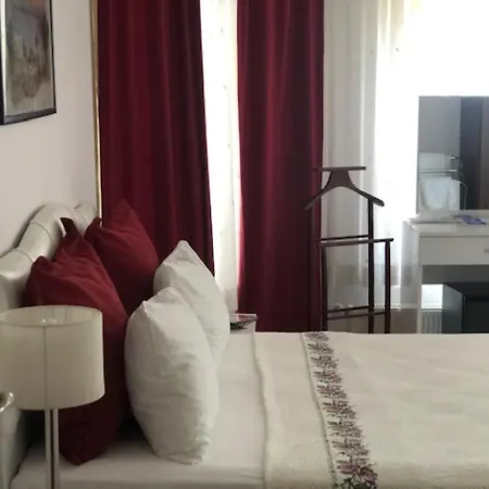 Cunda Asiyan Otel *